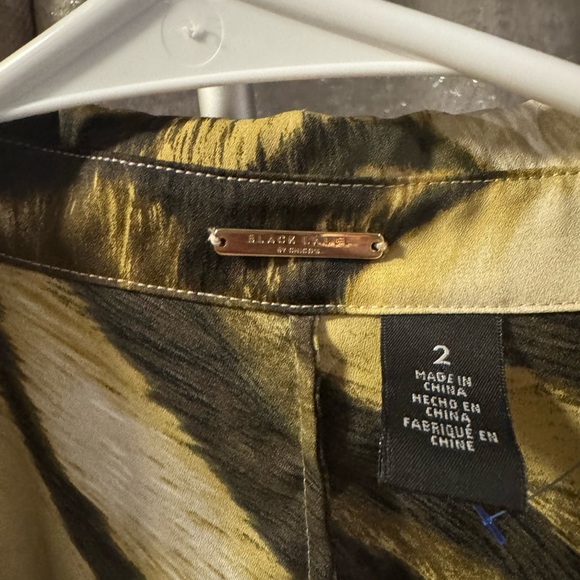 Black Label Gold and Black Oversized Graphic‎ Blouse - Picture 3 of 3